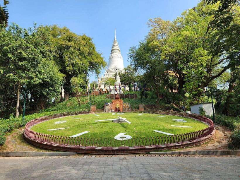 Phnom Penh: Private Tuk-Tuk Tour with English-Speaking - King statues, Diamond Island, and city views