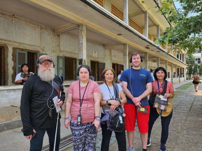 Phnom Penh: Private Tuk-Tuk Tour with English-Speaking - What the tuk-tuk day feels like in practice