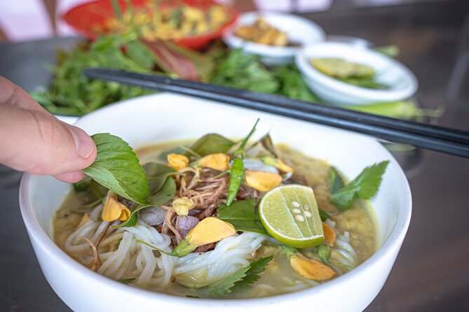 Phnom Penh’s Culinary Underground: Local Food Tour by Tuk-tuk - Sophath and the old Khmer curry noodles