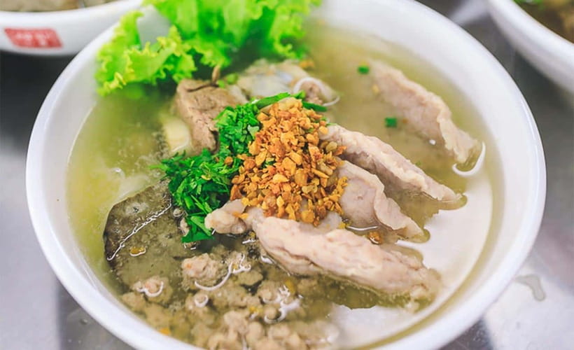 Phnom Penh: Street Art & Food Tour by Tuk-Tuk - Who should book this Phnom Penh tour?