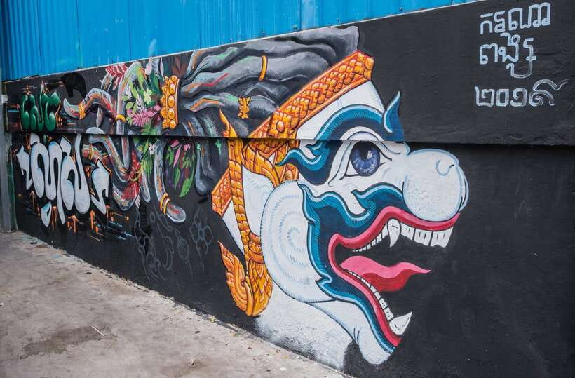 Phnom Penh: Street Art & Food Tour by Tuk-Tuk - Why the guide matters so much