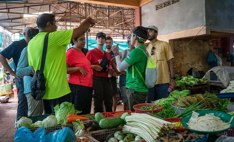 Phnom Penh: Street Art & Food Tour by Tuk-Tuk - Tuk-tuk transport, timing, and comfort