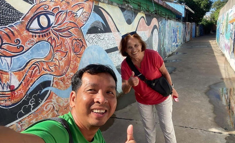 Phnom Penh: Street Art & Food Tour by Tuk-Tuk - Breakfast at Boeng Keng Kang Market