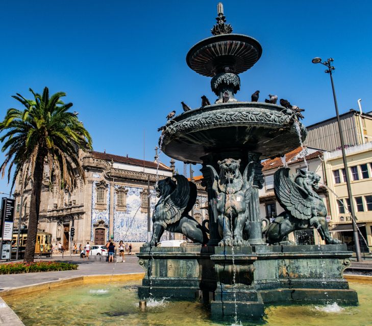 Porto: Full-Day Private Tuk Tuk Tour - Carmo, Carmelite, and Lello on foot