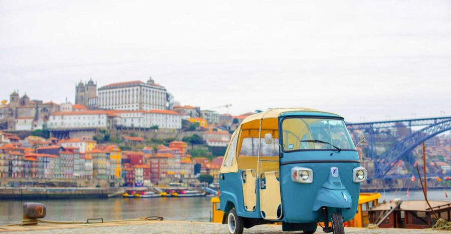 Porto: Full-Day Private Tuk Tuk Tour - Regional lunch with wine from small producers