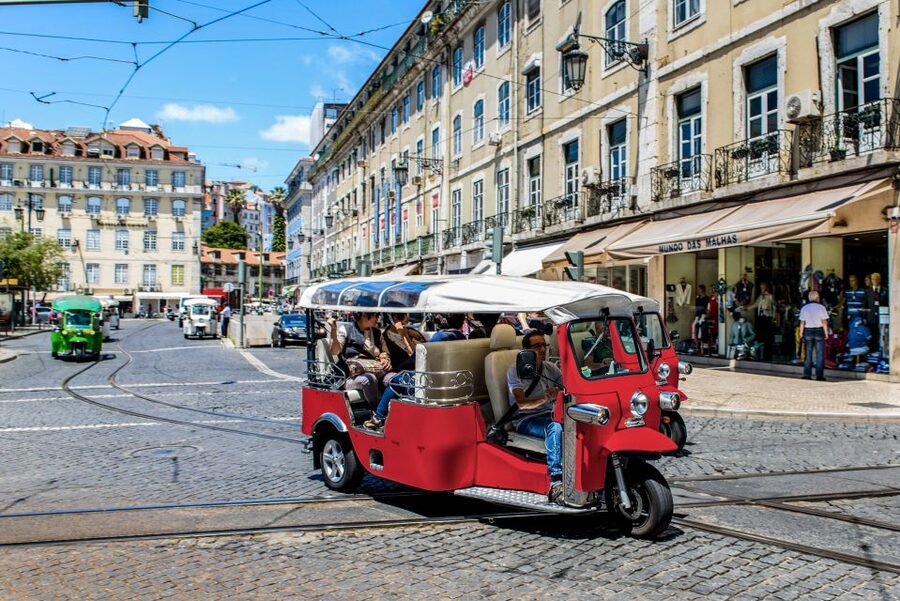 Porto: Guided Tour by Tuk-Tuk & Optional Douro River Cruise - Down to the Douro through Miragaia