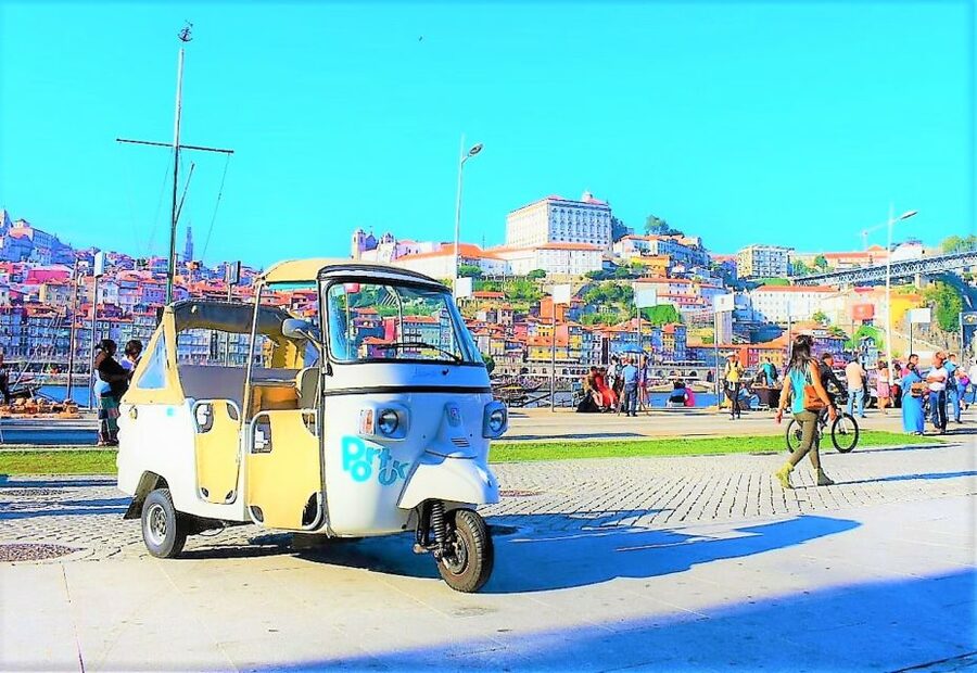 Porto: Guided Tuk Tuk Tour - Jardins do Palácio de Cristal for a slower view