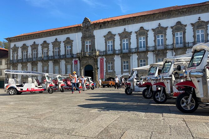 Porto: tuk tuk adventure tours old town 1h - Crossing the Eiffel-linked bridge