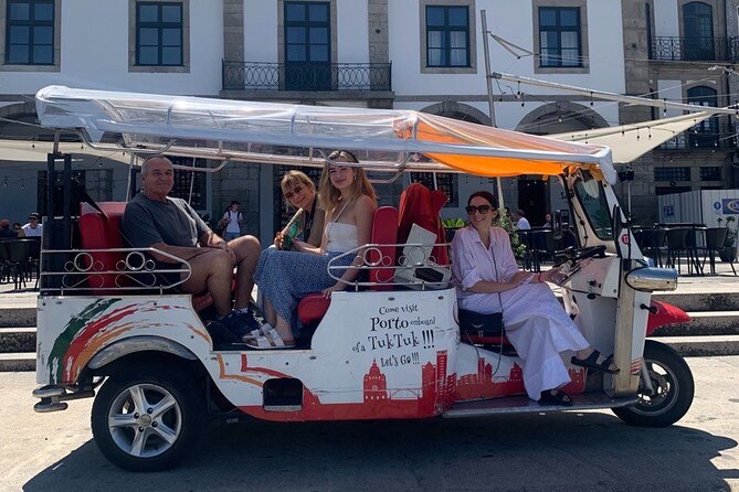 Porto: tuk tuk adventure tours old town 1h - Starting at the Statue of Vímara Peres