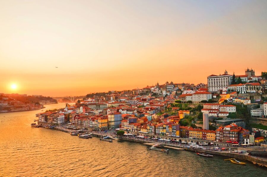 Porto: Tuk Tuk Sunset Tour with Glass of Port Wine - The changing route through Porto