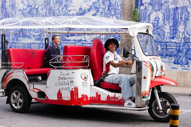 Porto: Tuk tuk vip guided tour - 1.30h - The bookstore and Porto’s Jewish quarter