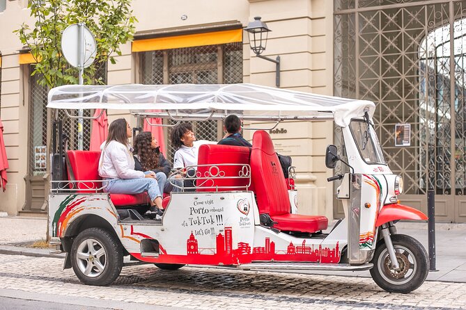 Porto: Tuk tuk vip guided tour - 1.30h - Batalha Square and the city’s public life