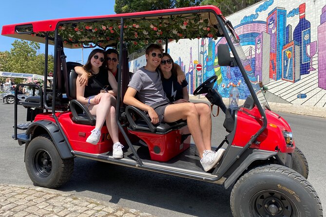 Private 1H30 Tuk Tuk Tour in Lisbon City - Portas do Sol and the first big view