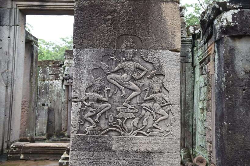 Private Angkor Sunrise, Guide Breakfast and Tuktuk included - The south gate and its fifty-meter causeway