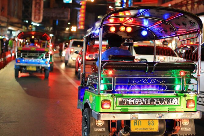 Private Bangkok Night City Tour by Tuk-Tuk with Thai Food - Walking through Pak Khlong Talat Flower Market