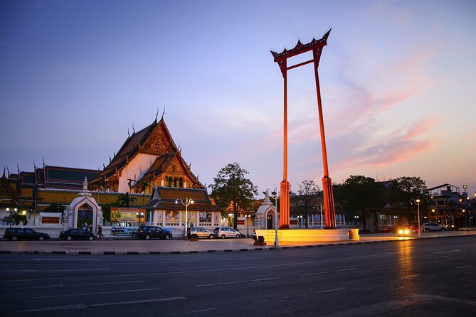 Private Bangkok Night Tour by Tuk Tuk with Dinner - Chinatown and Yaowarat Road