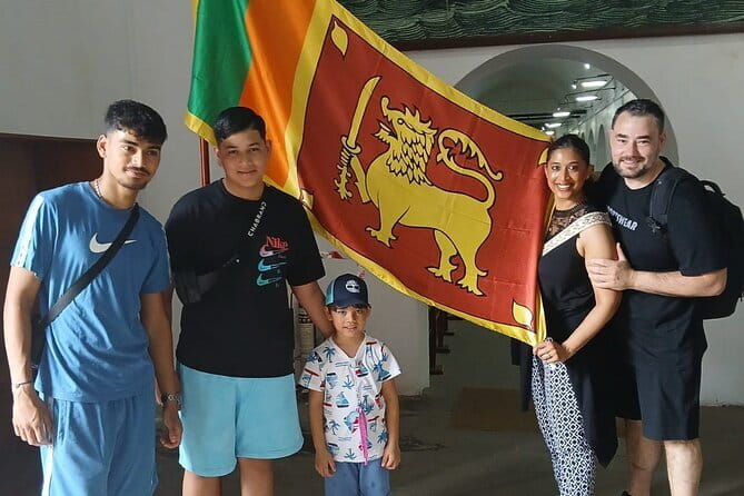 Private Colombo City Tour by Tuk Tuk - A Hindu temple, an independence memorial, and a famous mosque
