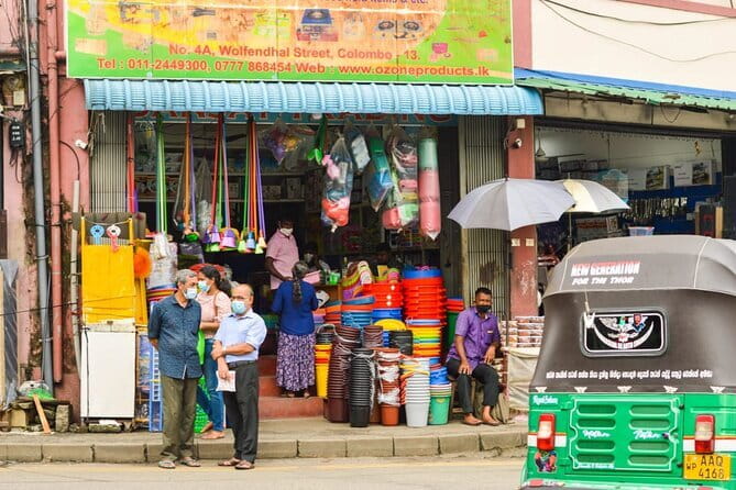 Private Colombo Tuk Tuk City Tour - Moving through Fort and into Pettah