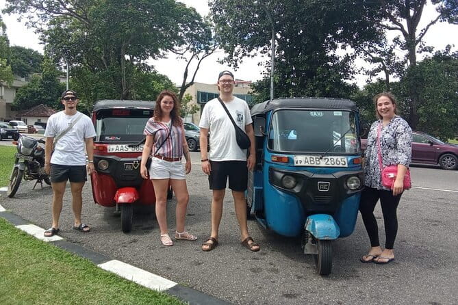 Private Colombo Tuk Tuk City Tour - Ending above Pettah with a Sri Lankan beer