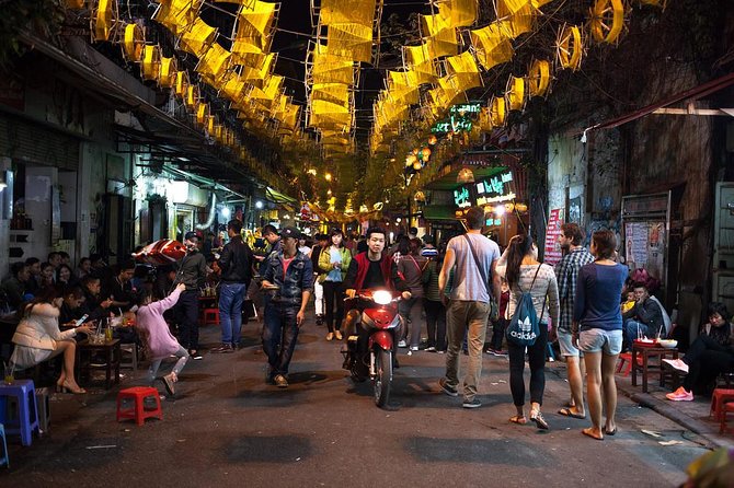 Private Evening Walking Tour - Cyclo & Water Puppet Show in Hanoi Old Quarter - Hoan Kiem Lake and the Old Quarter after dark