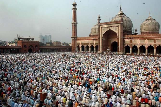 Private Full-Day Tour visit Old and New Delhi with Rickshaw Ride - Shopping at Nirula Handicrafts closes the day