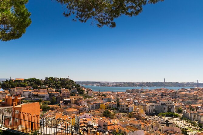 Private Guided Alfama Tuk Tuk Tour in Lisbon – 1.5-Hour - Lisbon Cathedral and the 1755 earthquake