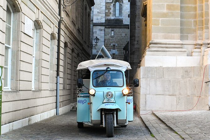 Private Guided Geneva 1 Hour TukTuk City Tour - Jet d’Eau: Geneva’s most dramatic sight
