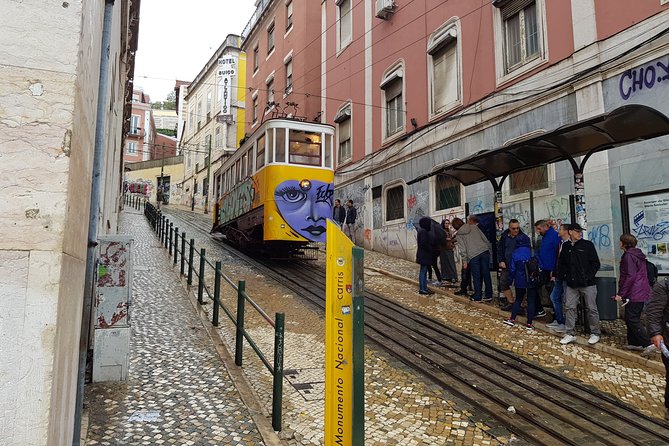 Private guided tour to 7 Colinas and Belém in an electric Tuk Tuk with 4.5 hours. - From Santa Justa to Lisbon Cathedral