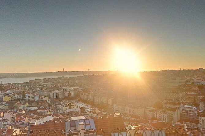 Private Guided Tuktuk Tour in Lisbon - What the guide adds to the ride
