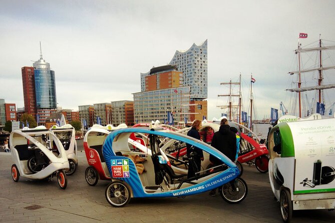 Private Hamburg rickshaw tour for 2 people - Hamburg Town Hall, 10 minutes at the civic center