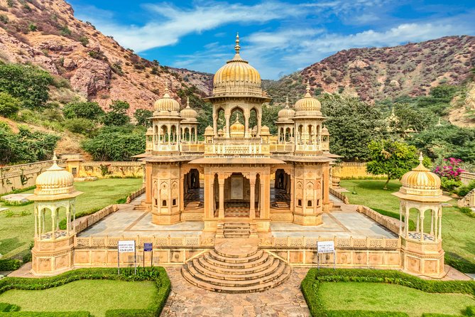 Private Jaipur Sightseeing Tour by Tuk-Tuk - Royal Gaitor, a quiet stop near the hills