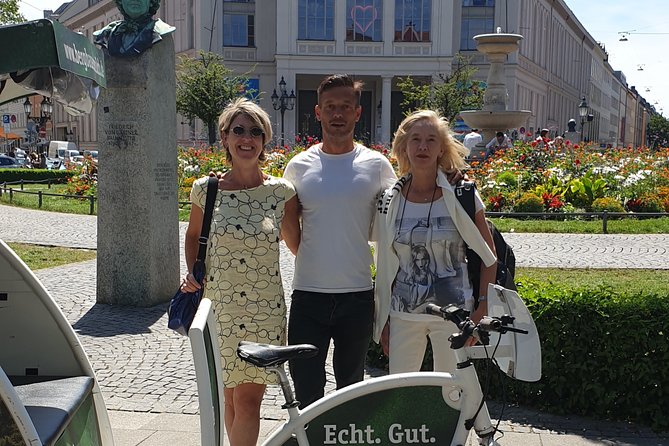 Private Munich Rickshaw City Tour and English Garden - Hofbräuhaus and Platzl add the familiar Munich symbols