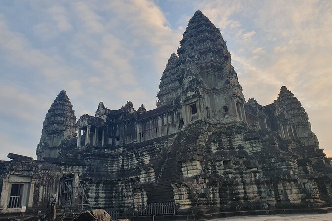 Private must-visit Temples Tour with Guide & Tuk Tuk - Angkor Wat begins the temple circuit
