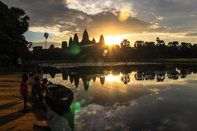 Private one-day tuktuk 'small tour' of the oldest Angkor temples - Ta Keo changes the pace with its pyramid form