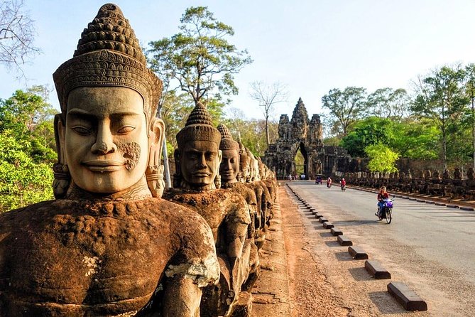 Private one-day tuktuk 'small tour' of the oldest Angkor temples - Phnom Bakheng is reserved for the sunset version