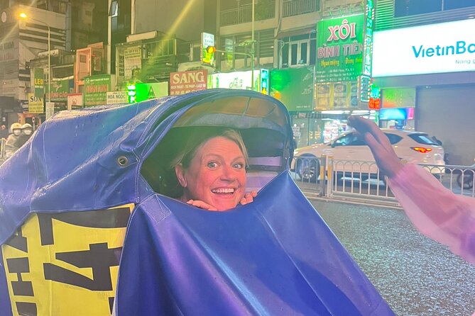 Private Street Food Discovery by Cyclo at Night in Ho Chi Minh - Nguyen Thien Thuat apartments and District 3 food streets