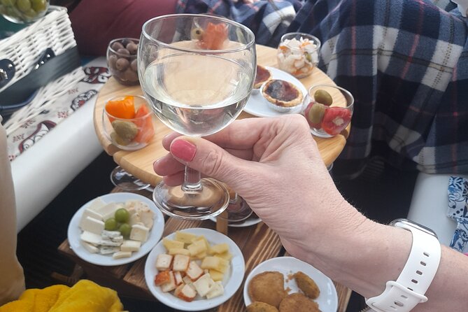 Private tapas tuk tuk tour through Lisbon - Why a tuk tuk works well in hilly Lisbon