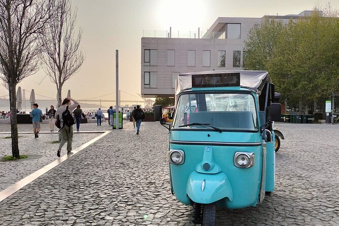 Private Tuk Tuk Tour 1h30 to Lisbon - Why a tuk tuk works well in Lisbon