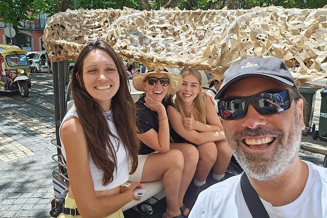 Private tuk tuk tour in old city Lisbon (Standard-1h30) - Sé Cathedral and the approach to Alfama