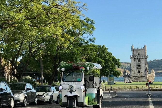 Private tuk tuk tour in old city Lisbon (Standard-1h30) - Senhora do Monte and the final city view