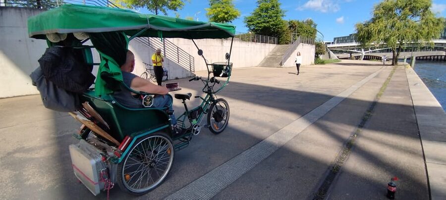 Promotion Berlin Rickshaw Shared Guide (Combo Vehicle Group) - Brandenburg Gate and the Reichstag