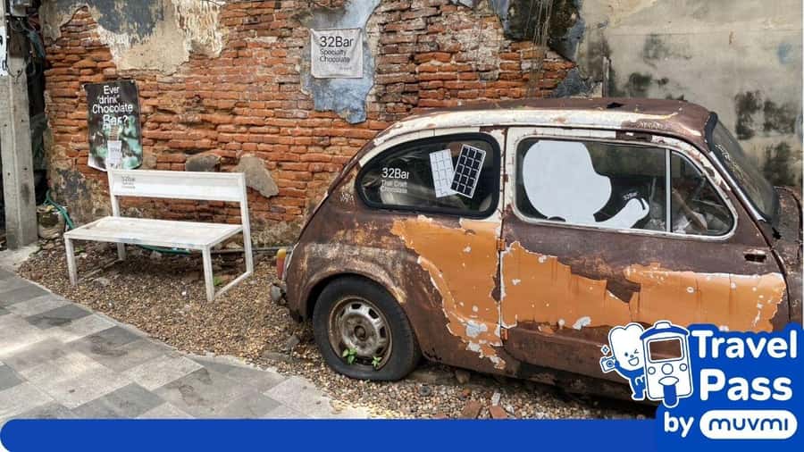 Rent private e-tuk tuk with driver in Bangkok - Choosing temples, markets, or street food