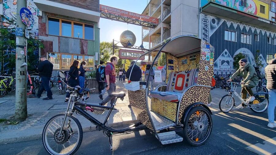 Rickshaw day trip Adventure full of culture and fun! with hotel pickup - Museum Island, courtyards, and the old Jewish quarter