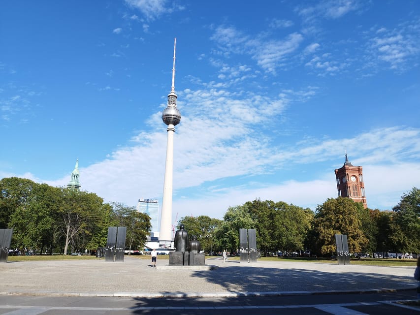 Rickshaw for 2 and Driver-Shared Guide (Combo Vehicle Group) - Brandenburg Gate and the government quarter
