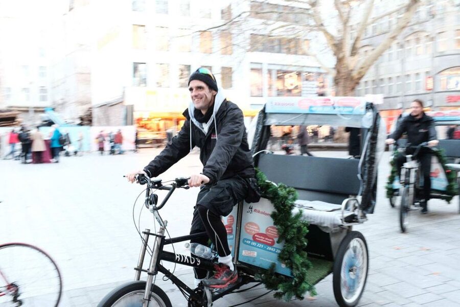 Rickshaw Glühwein Ride - Meeting beneath the Friedrich Wilhelm III statue
