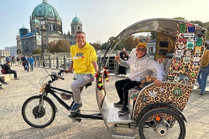 Rickshaw Tours Berlin - Groups of up to 16 people with several rickshaws - Why a Berlin rickshaw can work so well