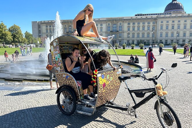 Rickshaw Tours Berlin - Groups of up to 16 people with several rickshaws - Pickup, weather, and the reliability question