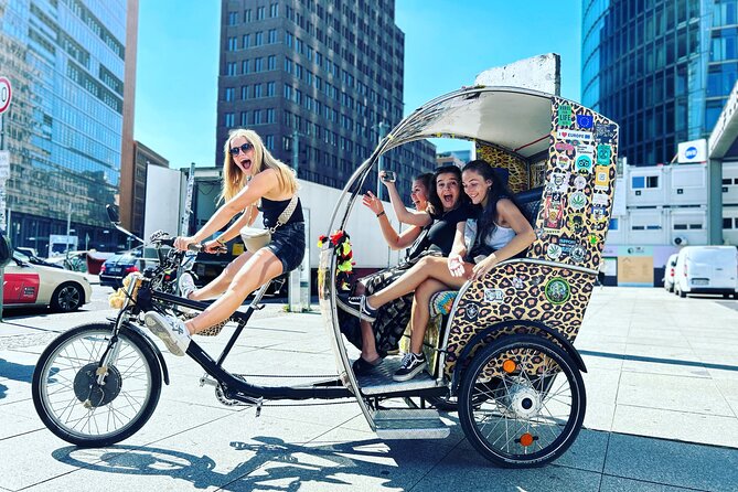 Rickshaw Tours Berlin - Groups of up to 16 people with several rickshaws - Brandenburg Gate and the government quarter