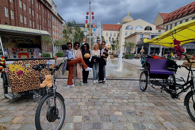 Romantic Berlin Rickshaw City and Photo Tour - incl. pick-up - The Wall and Checkpoint Charlie