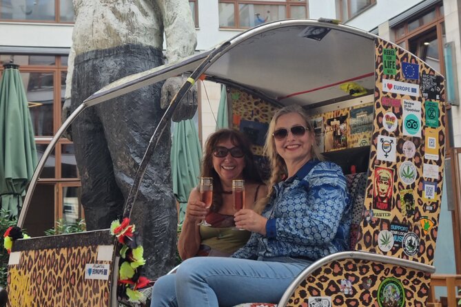 Romantic Berlin Rickshaw City and Photo Tour - incl. pick-up - The Soviet War Memorial and Tiergarten